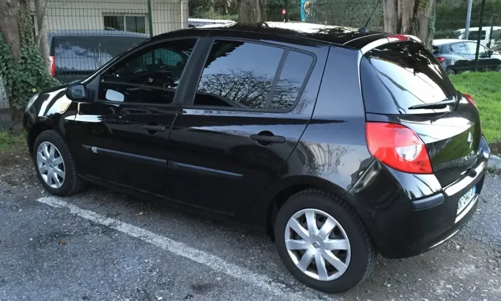 Voiture équipée de vitres teintées