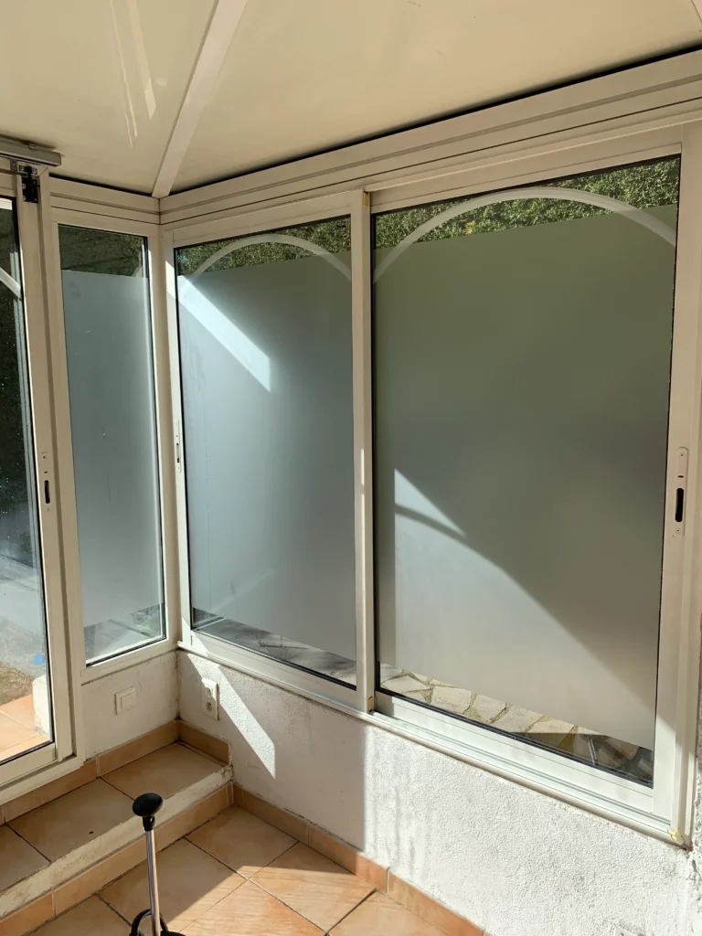 Pose de films solaires haute performance sur maison à Hyères